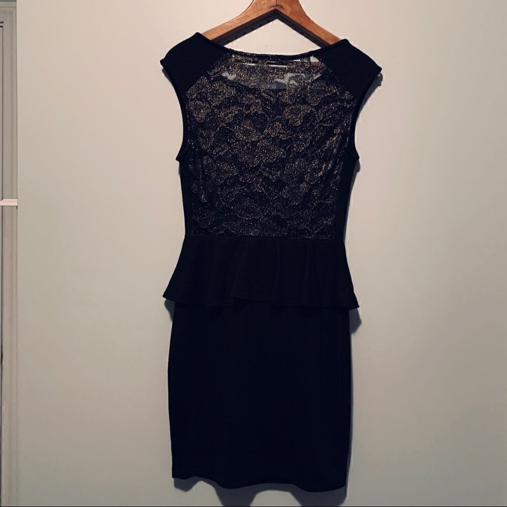 Peplum dress with lace back - Picture 2 of 5